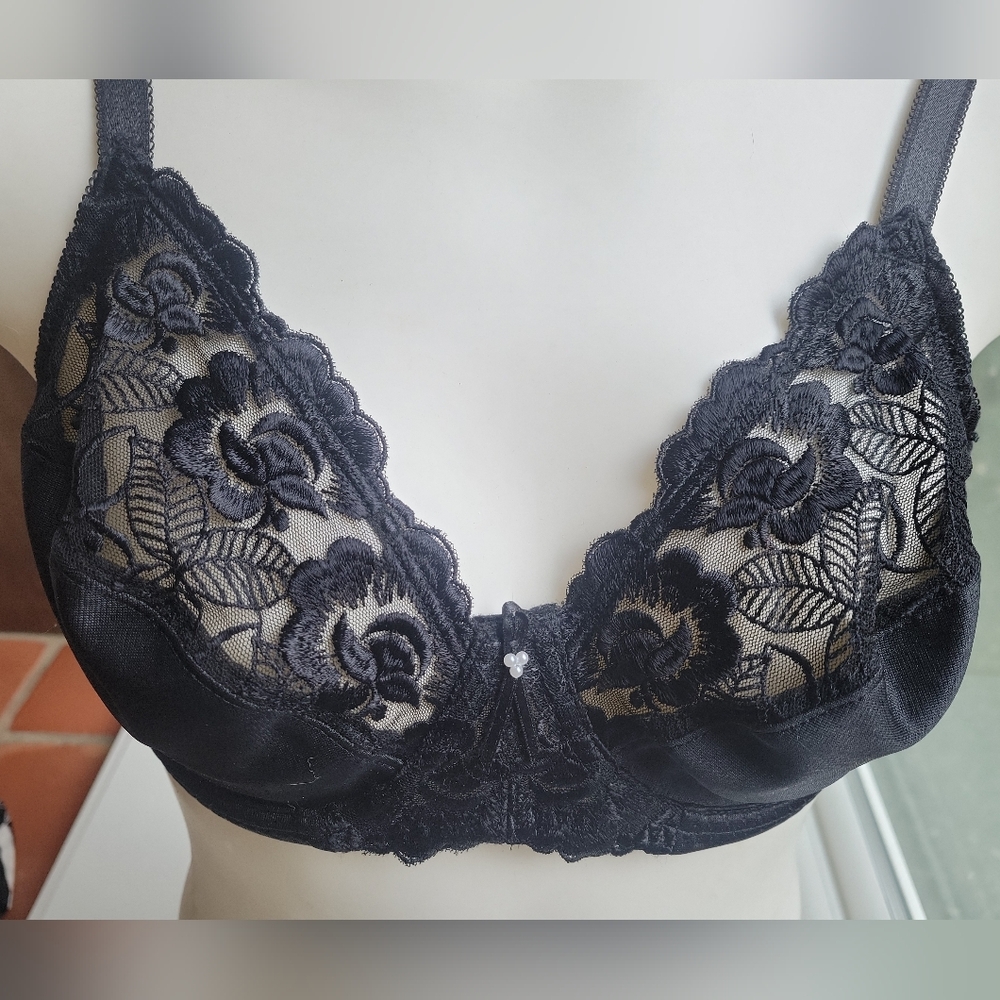 WACOAL Black 36B Underwire Bra